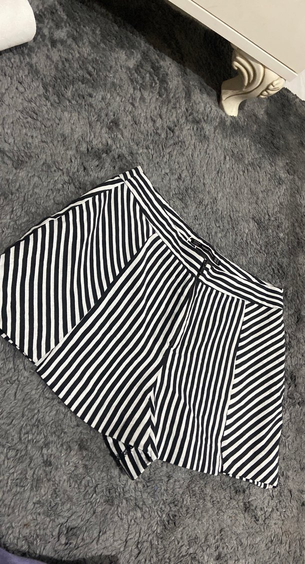 Zara Zebra Desenli Pilili Mini Şort - Görsel 3