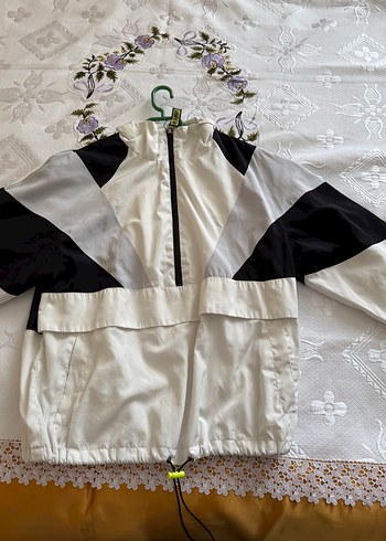 Pull and Bear Kadın Gri Baskılı Sentetik Kumaş Ceket yağmurluk
