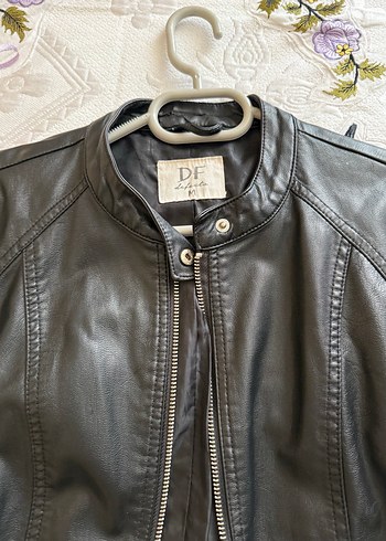 m Beden Düğmeli fermuarlı Siyah Deri Biker Ceket