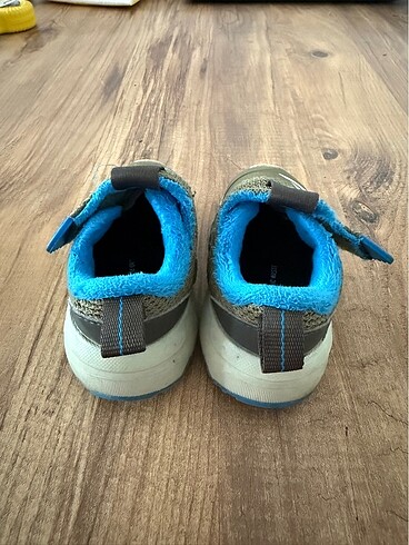 21 Beden Adidas çocuk spor ayakkabı
