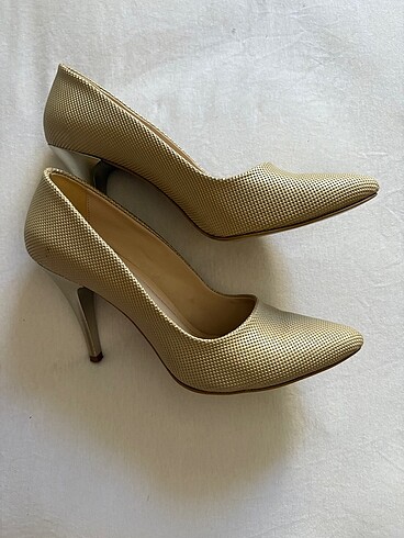40 Beden Altın sarısı gold seri stiletto