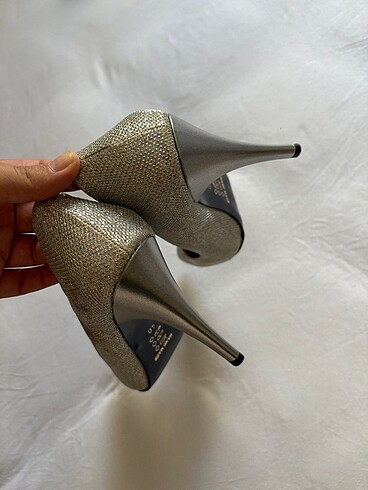 Diğer Gümüş parıltılı stiletto