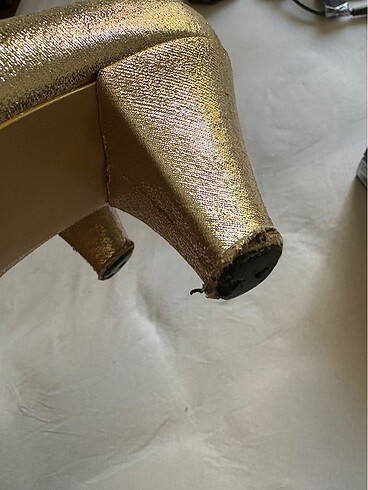 40 Beden gold topuklu