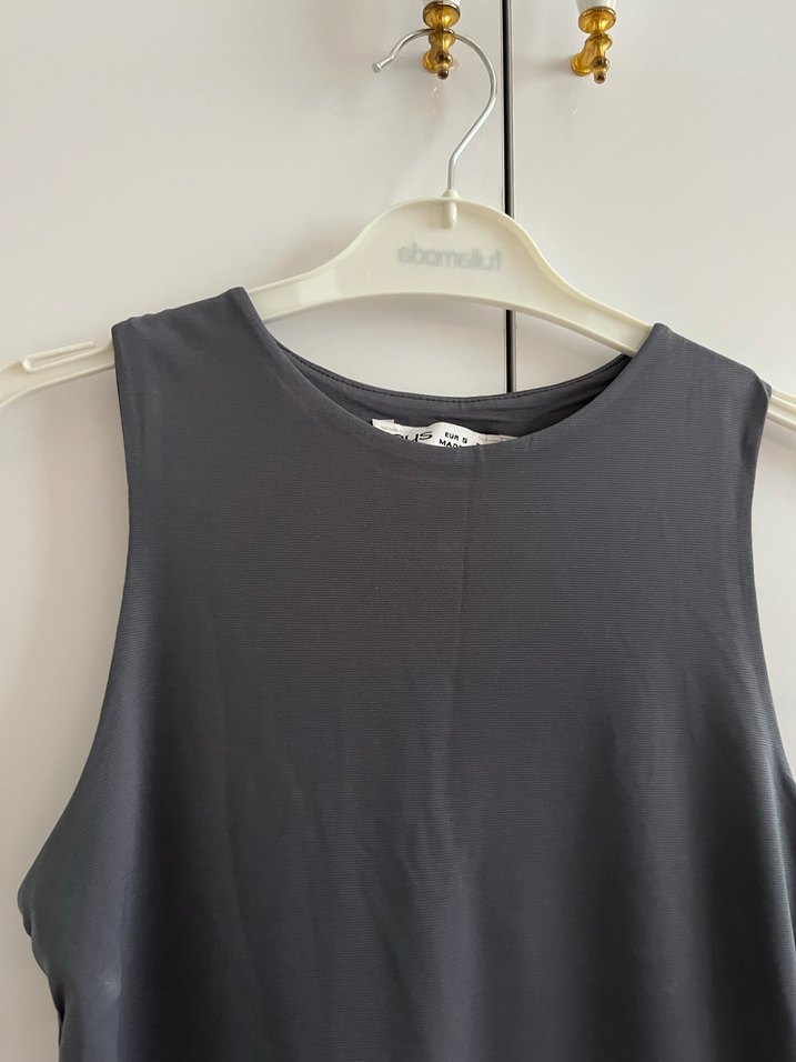 Gri Yüksek Yakalı Kolsuz Atlet - Görsel 3