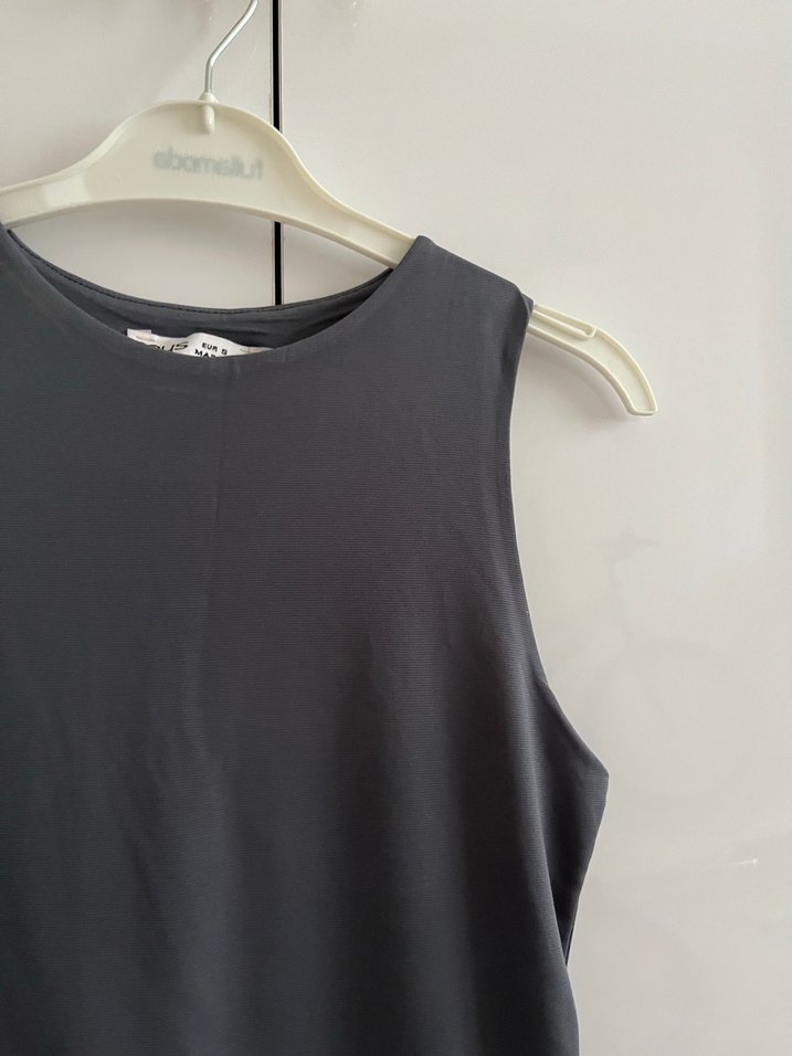 Gri Yüksek Yakalı Kolsuz Atlet - Görsel 2