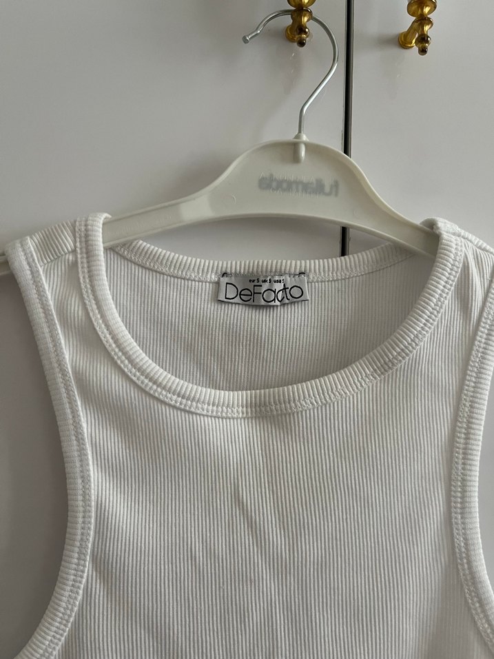 Beyaz Yüksek Yakalı Kolsuz Basic Atlet - Görsel 3