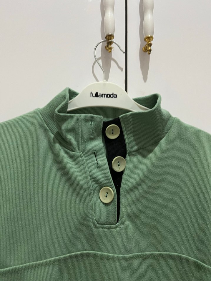 Düğmeli Yüksek Yakalı Yeşil Sweatshirt - Görsel 4