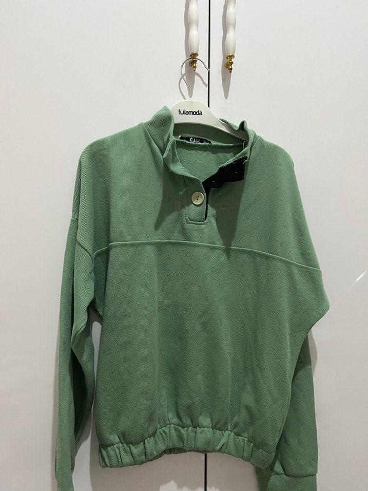 Düğmeli Yüksek Yakalı Yeşil Sweatshirt - Görsel 2
