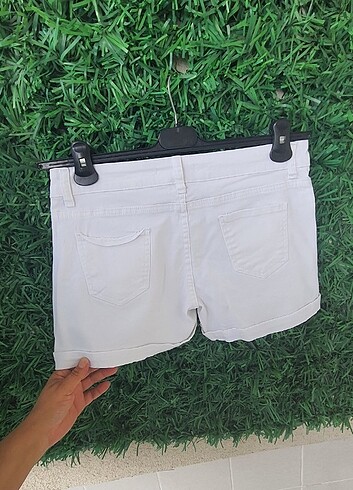 Alisha Levine Levure m short