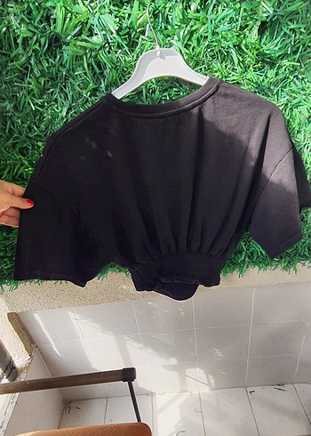 Bershka Kız Siyah Baskılı Kemerli Tişört