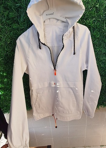 Kapüşonlu Beyaz Erkek Mini Yağmurluk - Görsel 7