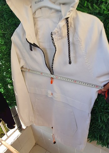 Kapüşonlu Beyaz Erkek Mini Yağmurluk - Görsel 2