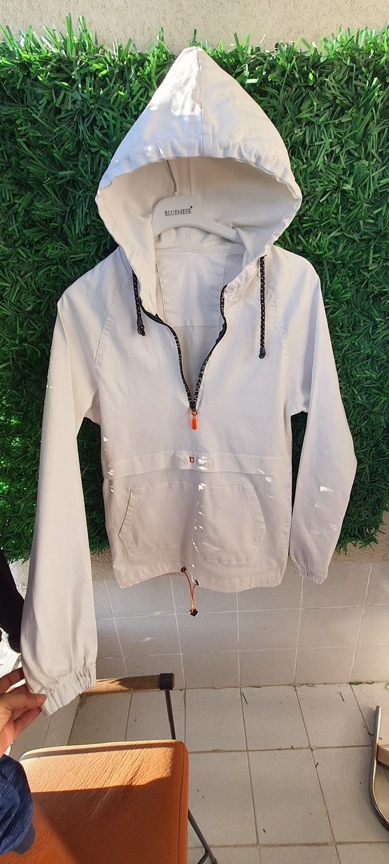 Kapüşonlu Beyaz Erkek Mini Yağmurluk - Görsel 4