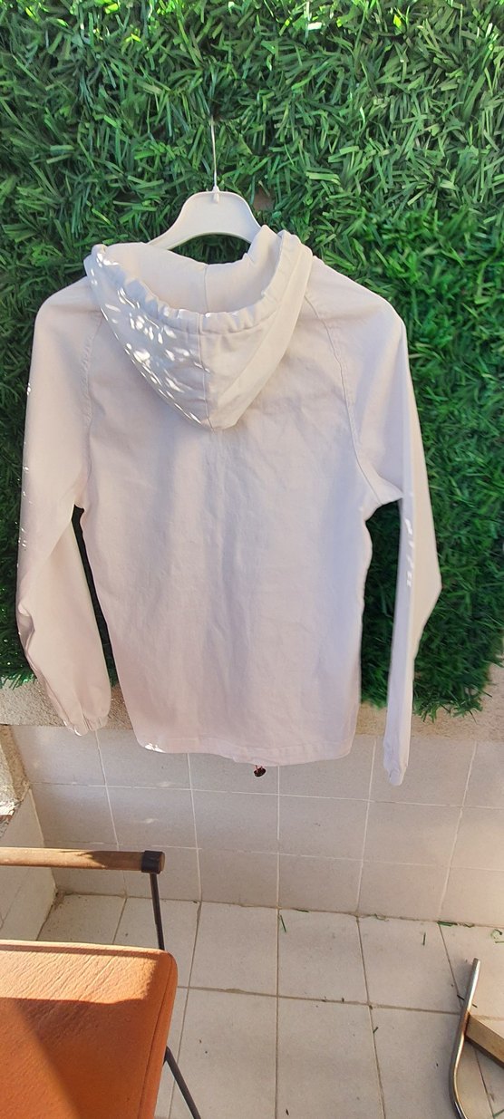 Kapüşonlu Beyaz Erkek Mini Yağmurluk - Görsel 5