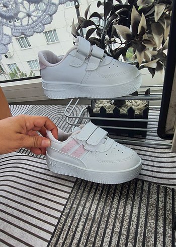 Adidas Kız Çocuk Beyaz Cırt Cırtlı Spor Ayakkabı