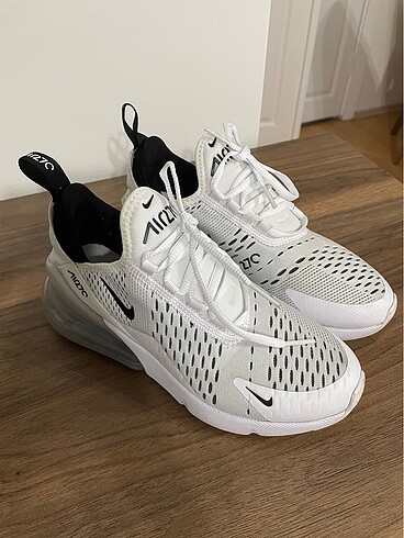 36 Beden beyaz Renk Nike air max 270