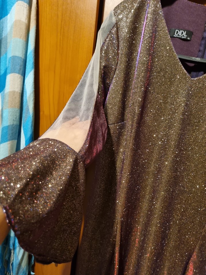 Parlak Altın Renkli Uzun Kollu V Yaka Abiye Elbise - Görsel 3