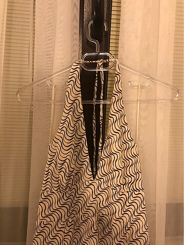 pull and bear halter yaka yırmaçlı elbise