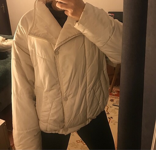 stradivarius beyaz şişme mont