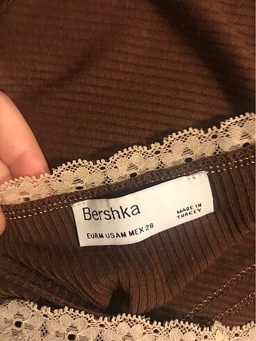 m Beden askılı dantel detaylı üst