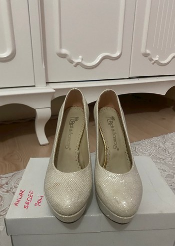 Simli beyaz topuklu ayakkabı - Görsel 2