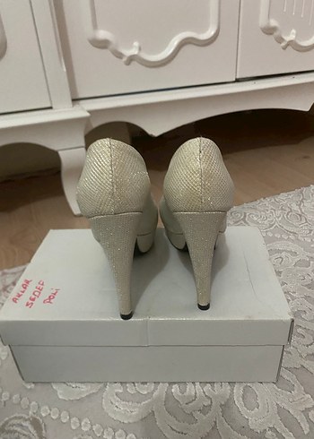 Simli beyaz topuklu ayakkabı - Görsel 3