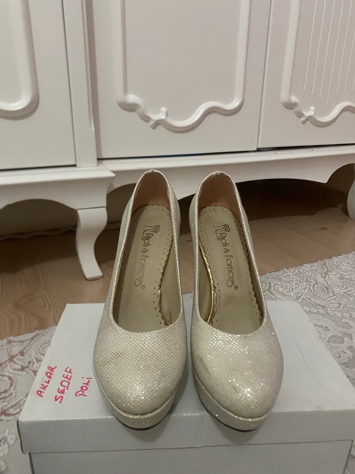 Simli beyaz topuklu ayakkabı - Görsel 2