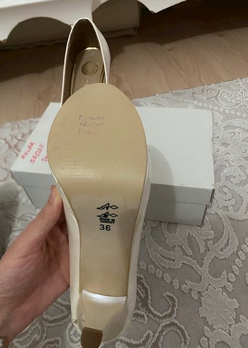 Beyaz topuklu ayakkabı - Görsel 3