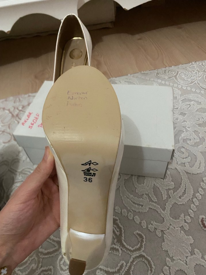 Beyaz topuklu ayakkabı - Görsel 3