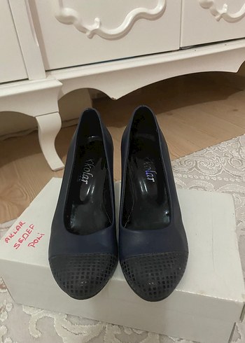 Lacivert topuklu ayakkabı - Görsel 2