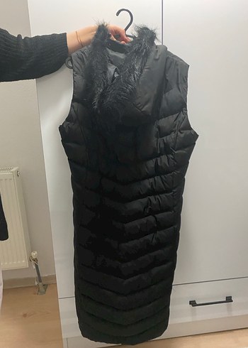 Siyah Kapüşonlu Fermuarlı Midi Kadın Yelek - Görsel 2