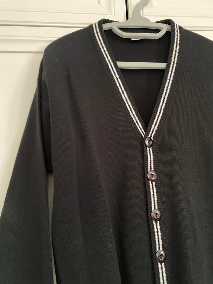 Düğmeli Siyah Uzun Kollu Triko Hırka - Görsel 2