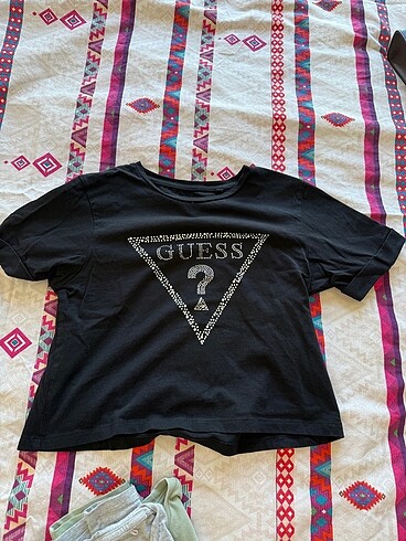 Guess siyah crop tişört