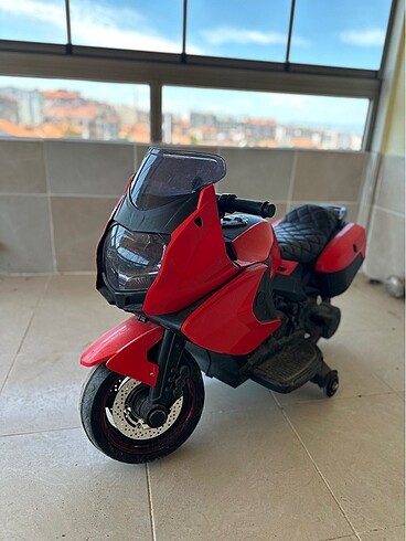  Beden kırmızı Renk akülü motor