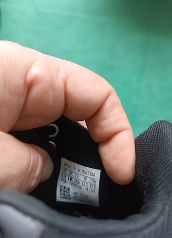 Adidas Spor ayakkabı modeli - Görsel 2