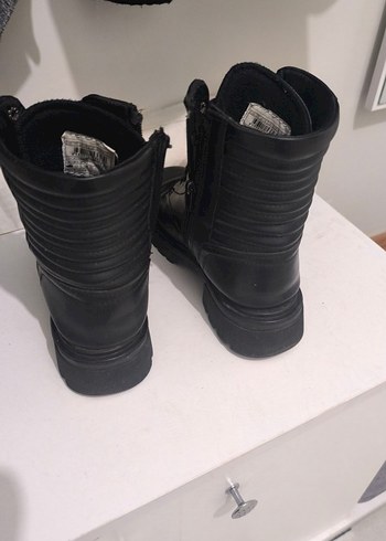 Siyah Deri Kadın Bağcıklı Fermuarlı Bot - Görsel 4