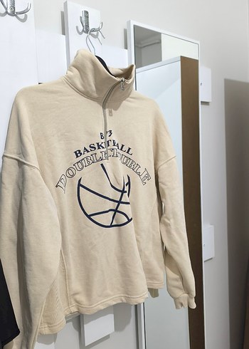 Bej Baskılı Dik Yaka Yazılı Fermuarlı Sweatshirt - Görsel 3