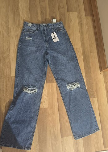 Koton Yikamali Mavi Rahat Kesim Yirtik Jean