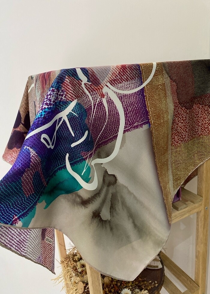 Aker  İpek eşarp - Görsel 3