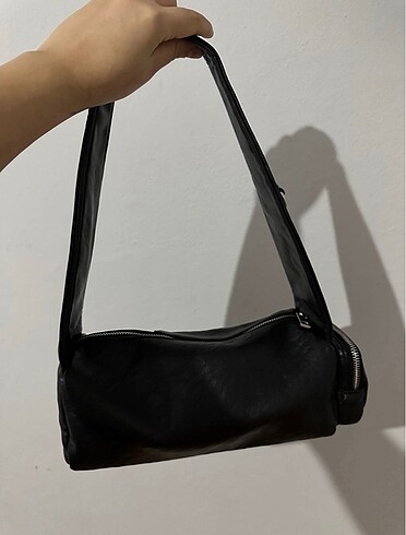  Beden siyah Renk BERSHKA KOL ÇANTASI