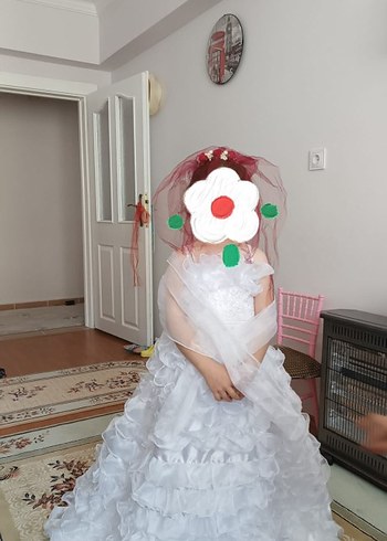 Çocuklar için Beyaz Fırfırlı İnce Askılı Gelinlik