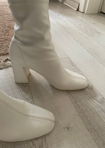 Beyaz Deri Kadın Topuklu Bot - Görsel 4