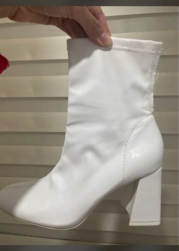 Beyaz Deri Kadın Topuklu Bot - Görsel 6