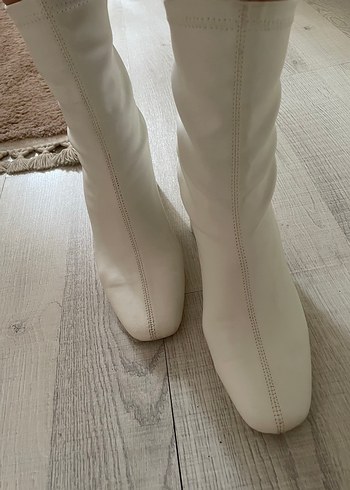 Beyaz Deri Kadın Topuklu Bot - Görsel 3