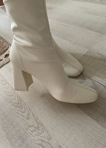 Beyaz Deri Kadın Topuklu Bot - Görsel 2