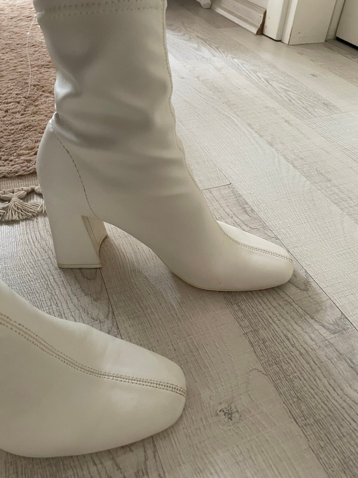 Beyaz Deri Kadın Topuklu Bot - Görsel 4