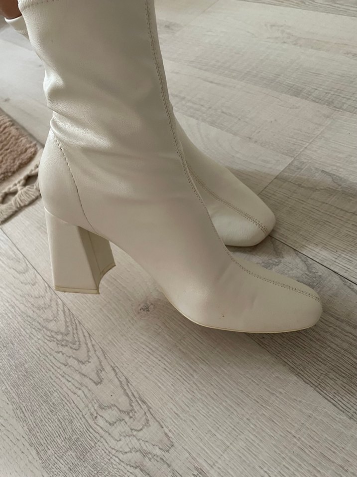 Beyaz Deri Kadın Topuklu Bot - Görsel 2