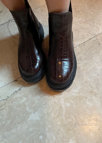 Kahverengi Deri Kadın Botlar, Yılan Desenli, Tokalı - Görsel 4