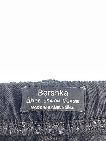 36 Beden siyah Renk Bershka Jean / Kot %70 İndirimli.