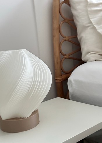 Ikea Beyaz Dalgalı Tasarım Masa Lambası